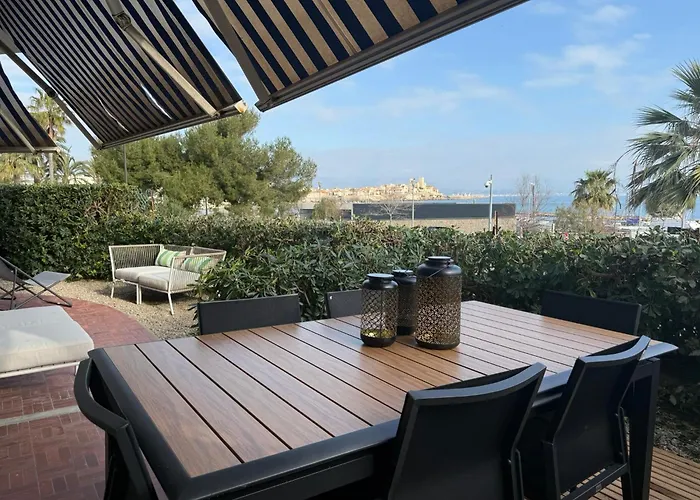 Large Luxury Apartment With Garden View Over The Ocean