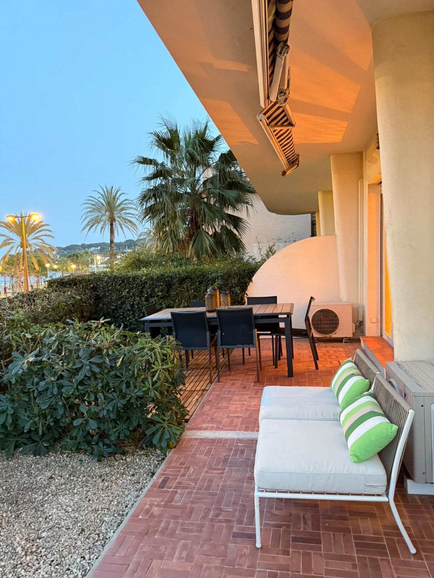 Large Luxury With Garden View Over The Ocean Apartamento